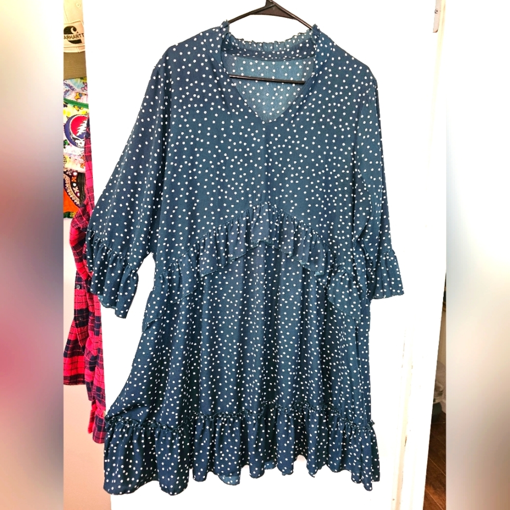 Green dress with ruffle accents, XL